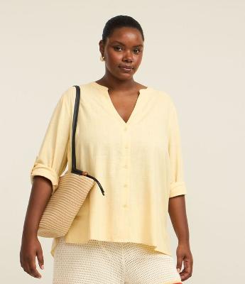 Camisa em Viscose e Linho com Gola Padre Curve & Plus Size