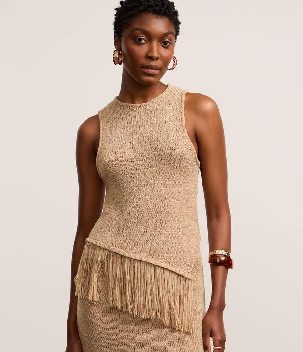 Blusa Alongada em Tricô com Franjas na Barra Assimétrica - 2