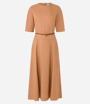 Vestido Longo em Viscolinho com Cinto Fino de Fivela Martelada