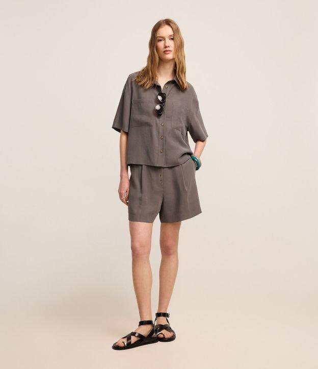 Short Reto Cintura Alta em Viscose com Pregas - 2