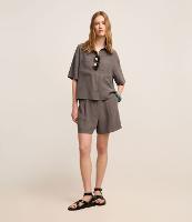 Short Reto Cintura Alta em Viscose com Pregas - 2