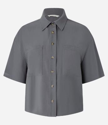 Camisa em Viscose com Abotoamento e Bolsos