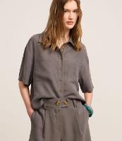 Camisa em Viscose com Abotoamento e Bolsos - 2