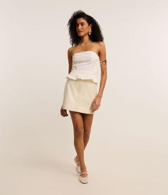 Saia Reta Curta em PU com Bolsos e Vista Oculta