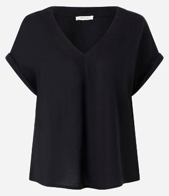 Blusa em Viscolinho com Recorte e Dobra na Manga Curta