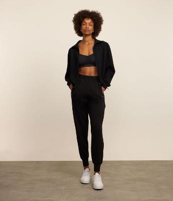 Calça Jogger Esportiva em Microfibra Pesada com Bolsos
