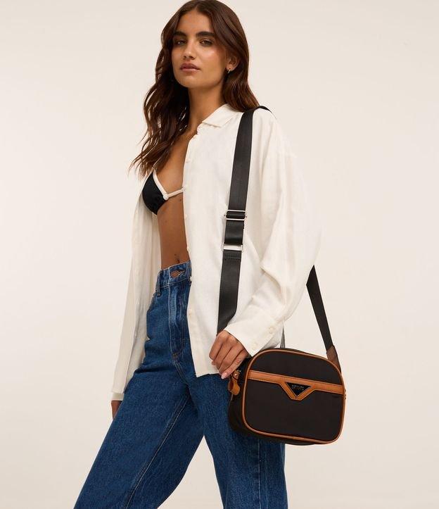 Bolsa Transversal Pequena com Detalhes Contrastantes - 2