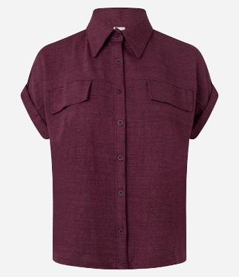 Camisa em Piquet com Lapelas e Dobra na Manga Curta