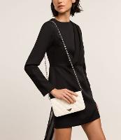 Bolsa Transversal Pequena com Textura Matelassê e Alça Corrente - 2