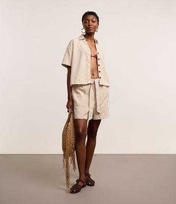 Short Runner Listrado em Viscolinho com Amarração