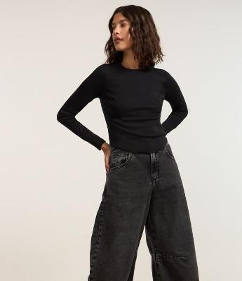 Blusa em Ribana com Barra Arredondada