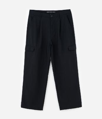 Calça Baggy Alfaiatada com Pregas e Bolso Cargo