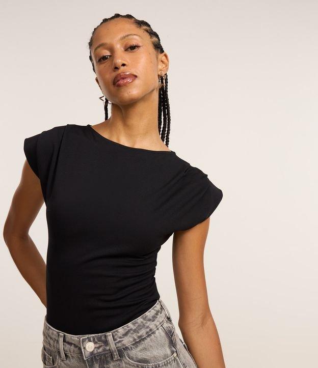 Blusa em Viscose com Pregas nos Ombros - 2