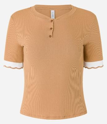 Blusa em Ribana com Botões e Detalhe nas Mangas