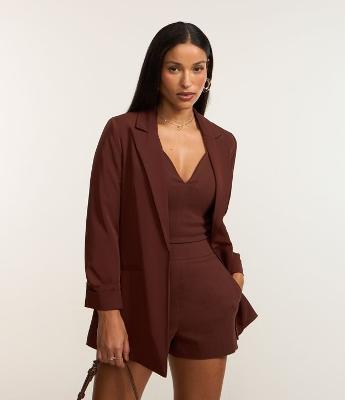 Blazer Oversized Alongado em Alfaiataria com Pregas no Punho