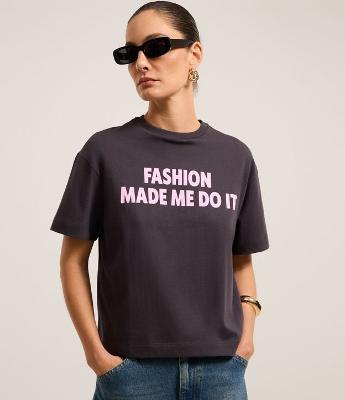 Camiseta com Lettering Fashion Made Me Do It