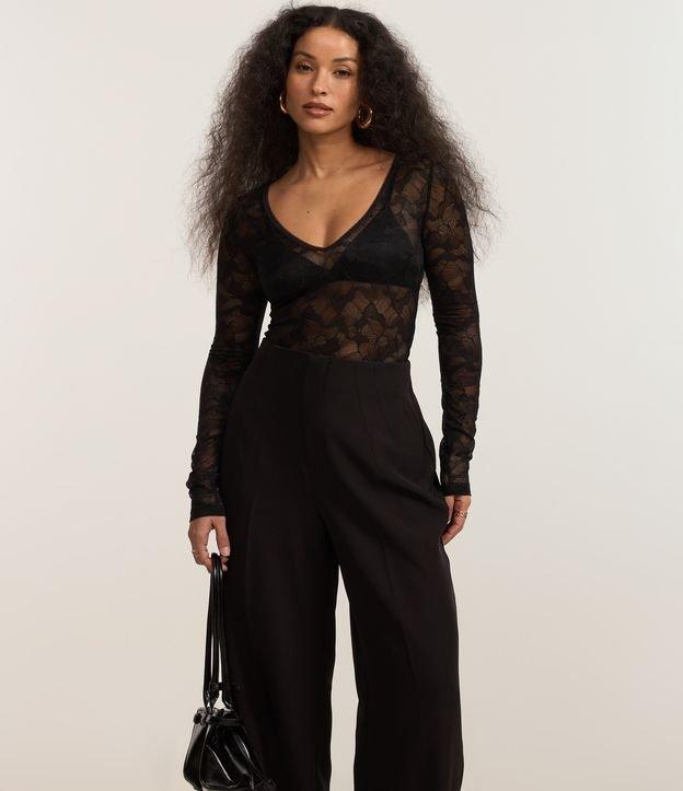 Calça Wide Leg em Alfaiataria e Recorte V nas Costas - 2