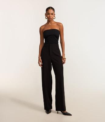 Calça Wide Leg em Alfaiataria e Recorte V nas Costas