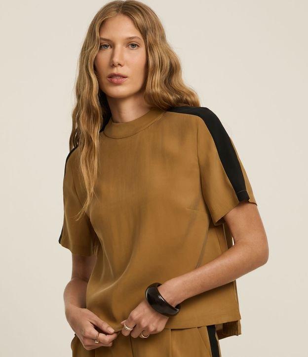 Blusa em Liocel com Gola Alta e Contraste na Manga - 2