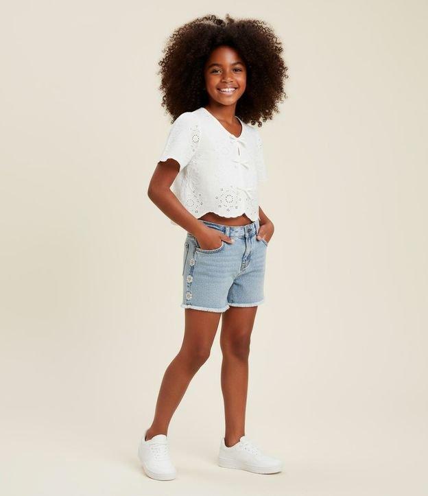 Short Infantil Jeans com Bordado Floral -  Tam 5 a 14 Anos - 2