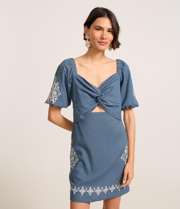 Vestido Curto em Viscolinho com Busto Torcido e Bordo Floral - 2