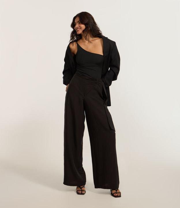 Calça Pantalona Alfaiataria com Sobreposição e Amarração Lateral - 2