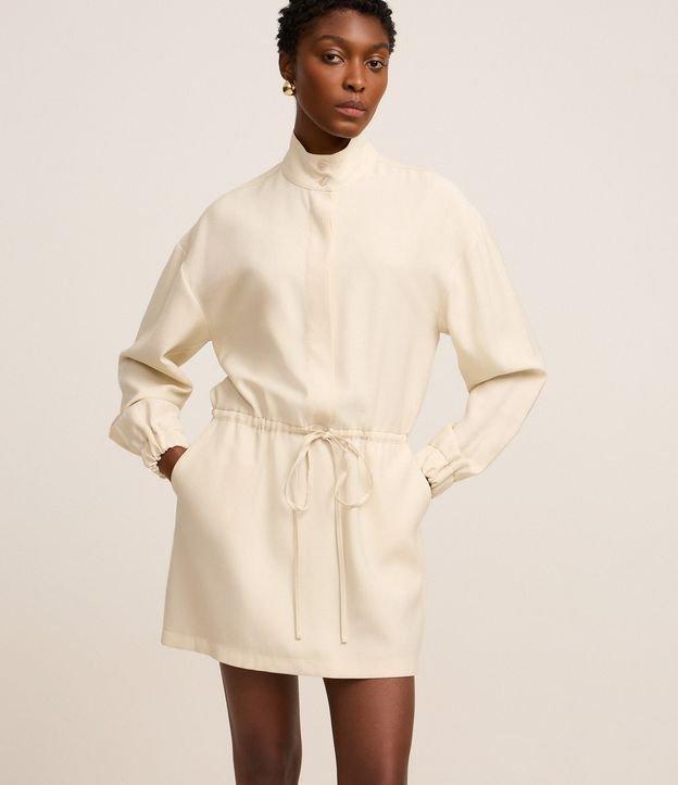 Vestido Curto em Viscose com Gola Alta e Amarração na Cintura - 1