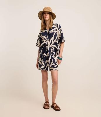 Short Runner em Viscolinho com Amarração e Estampa Folhagem