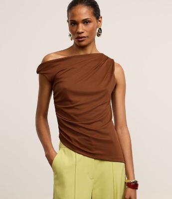Blusa em Microfibra com Decote Ombro Só e Franzidos