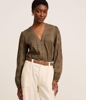 Blusa Bata em Laise com Manga Bufante e Entremeio