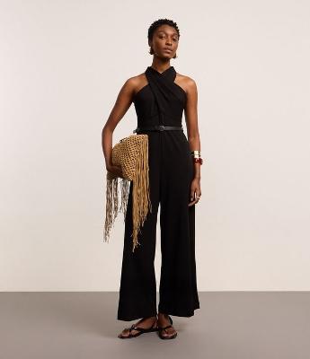 Macacão Frente Único em Crepe com Decote Torcido e Cinto