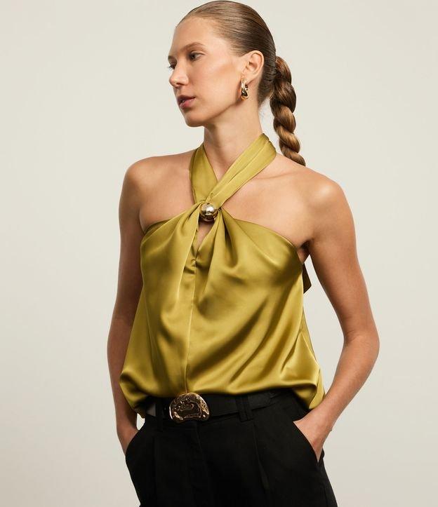 Blusa Frente Única Acetinada com Detalhe de Metal na Gola - 2