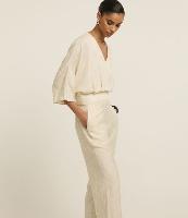 Calça Wide Leg em Laise com Bordado Floral e Bolsos - 2