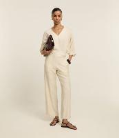 Calça Wide Leg em Laise com Bordado Floral e Bolsos - 3