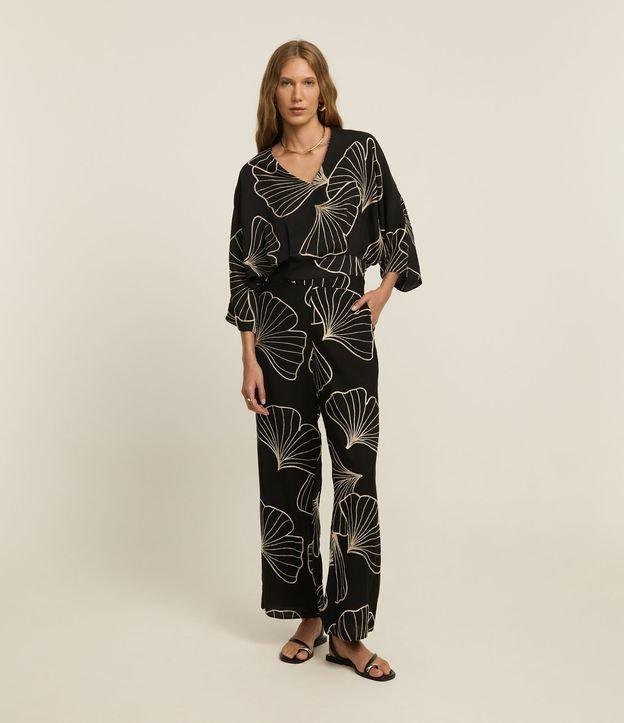 Calça Wide Leg em Viscose com Bordado Folhagem - 2