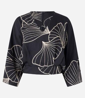 Blusa em Viscose Twill com Bordado Folhagem e Manga 7/8