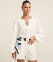 Blusa Acetinada com Pingente de Coração na Amarração da Gola - 2