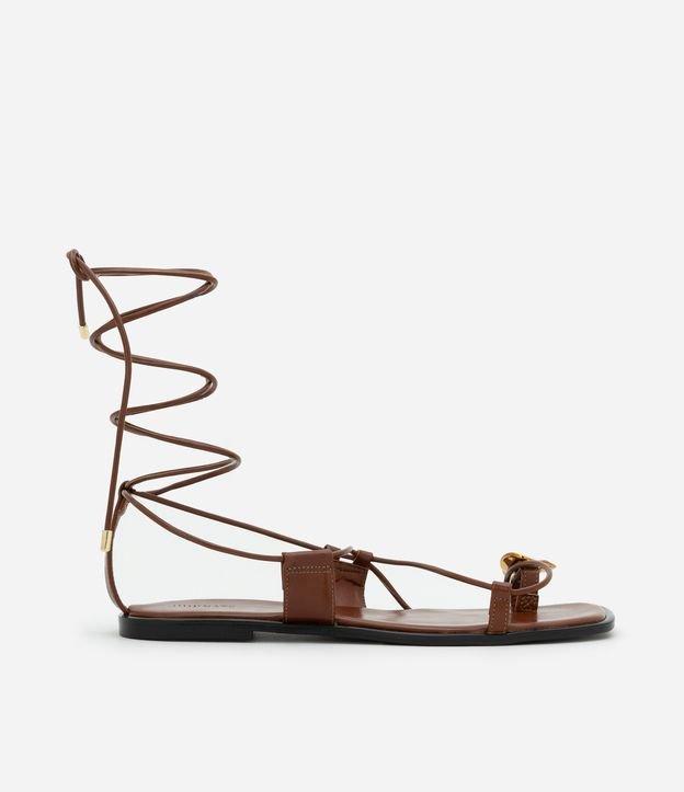 Sandália Rasteira com Detalhe de Metal Orgânico no Dedal e Amarração - 1