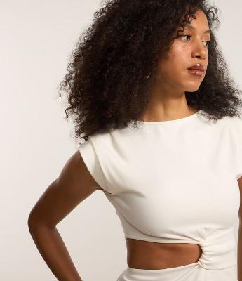 Blusa em Ponto Roma com Recorte Lateral e Pregas nos Ombros
