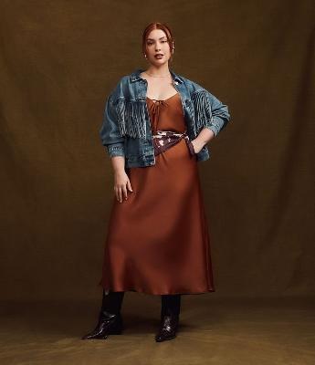 Vestido Midi em Cetim com Alça Fina Curve & Plus Size