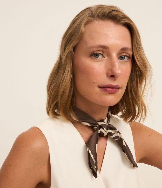 Lenço Quadrado em Cetim com Estampa Traços - 2