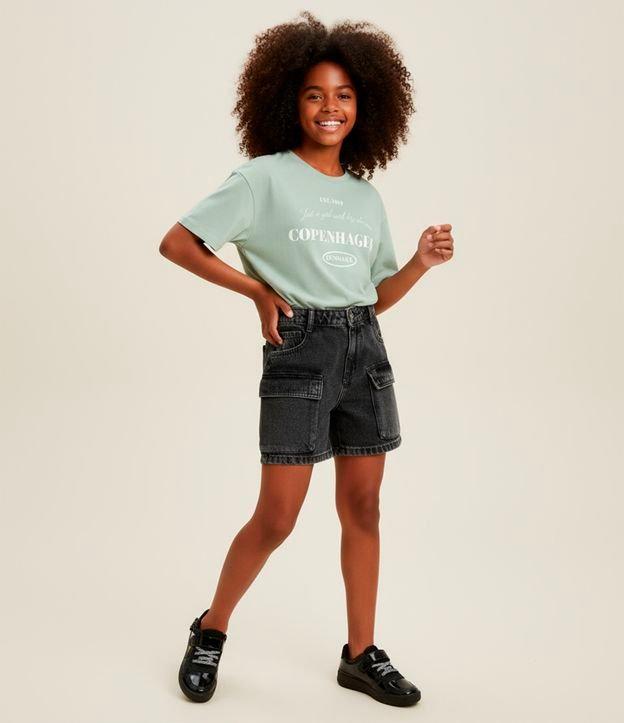 Short Reto Infantil em Jeans com Bolso Cargo - Tam 5 a 14 Anos - 2