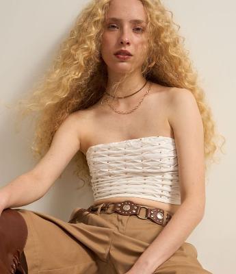 Blusa Cropped Sem Alças com Aplicação de Miçangas