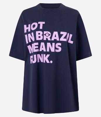 Camiseta Over em Algodão com Estampa Lettering "Hot in Brazil means funk."