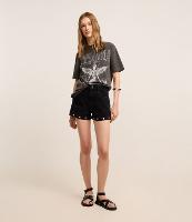 Short Curto em Jeans com Cintura Alta e Barra Recortada com Rebites - 1