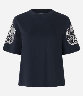 Blusa com Manga Flare e Estampa Bordada Abstrata