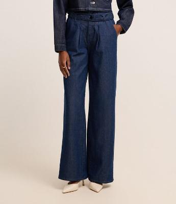 Calça Wide Leg Clochard em Jeans com Cintura Alta e Cinto