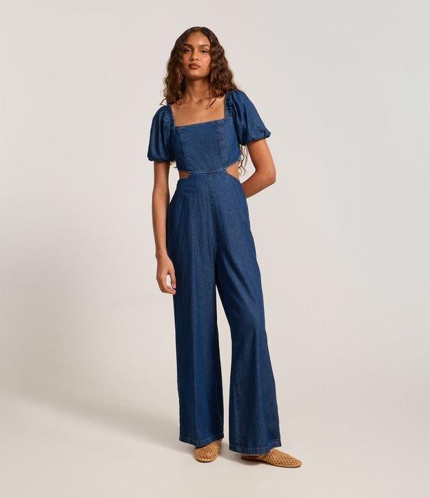 Macacão Jeans com Manga Bufante e Vazado na Cintura - 2