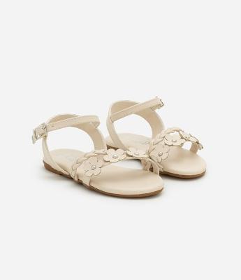 Sandália Infantil em PU com Florzinhas Aplicadas - Tam 20 ao 24