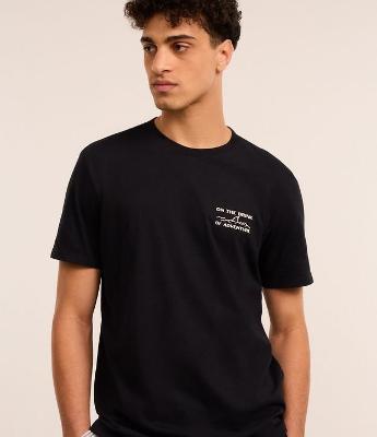 Camiseta T-Shirt em Algodão com Estampa Esqueleto na Canoa